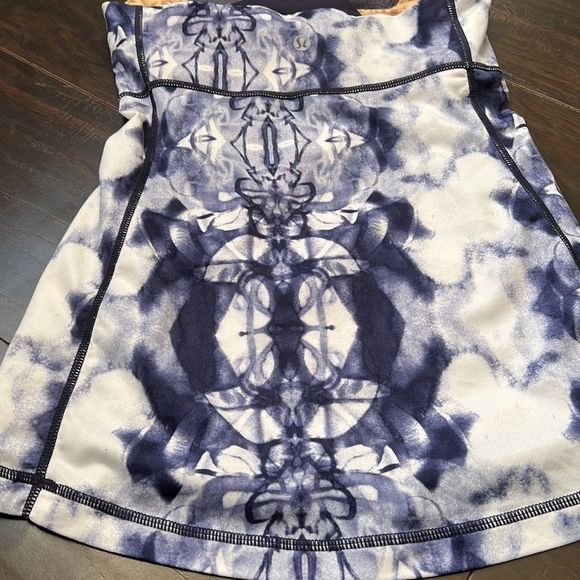 ✨🍋lululemon🍋 | Ink blot white deep indigo scoop neck tank - Picture 6 of 11